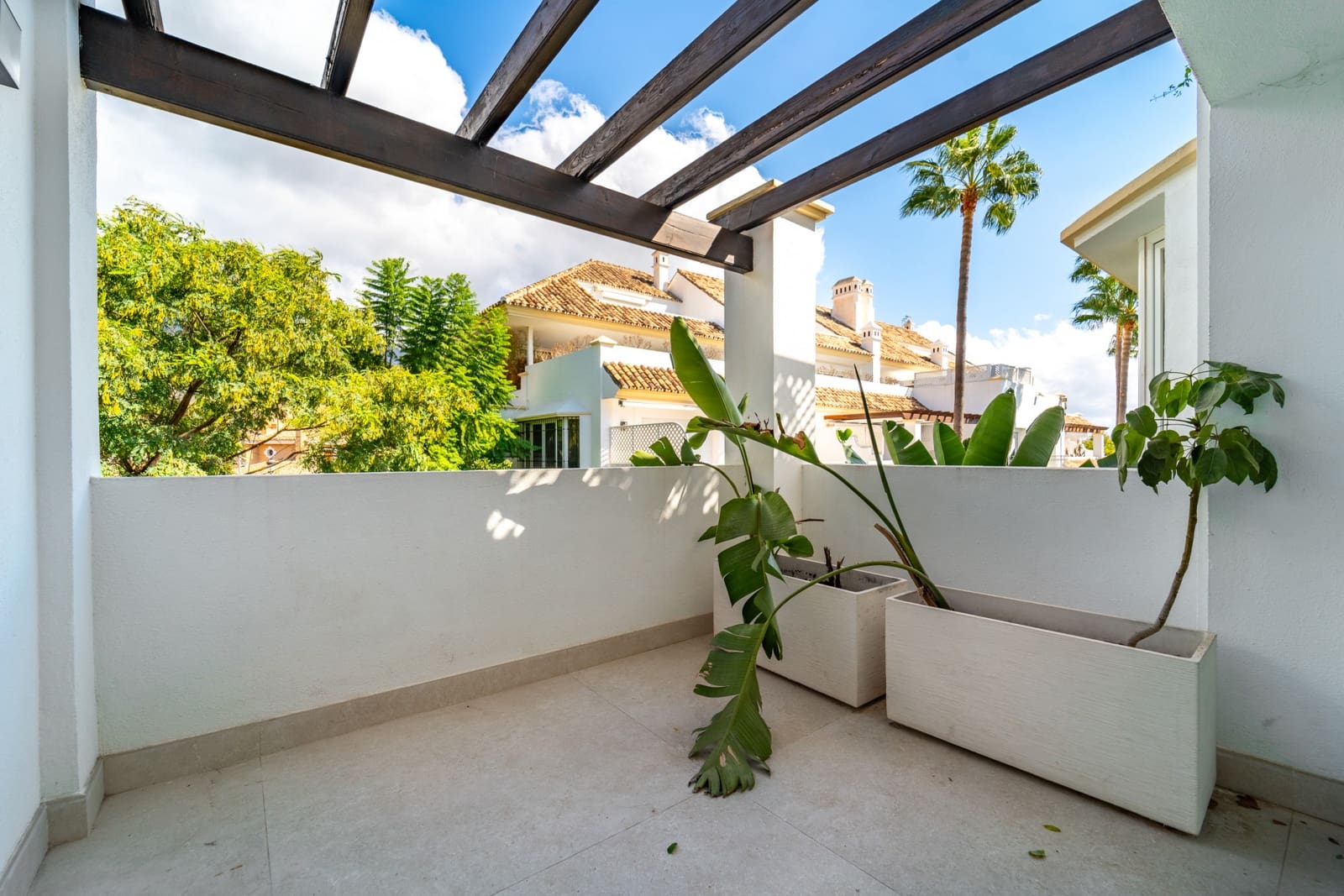 3 sypialnia Apartament do wynajęcia w Marbella z basenem garażem - 9 200 € (Ref: 9296392)