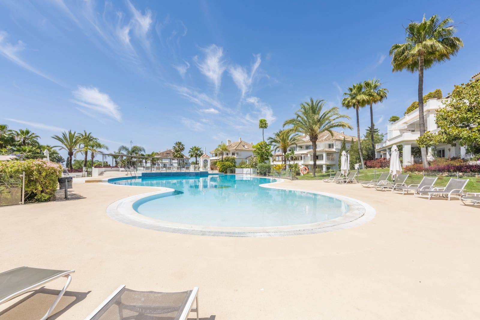 3 sypialnia Apartament do wynajęcia w Marbella z basenem garażem - 9 200 € (Ref: 9296392)