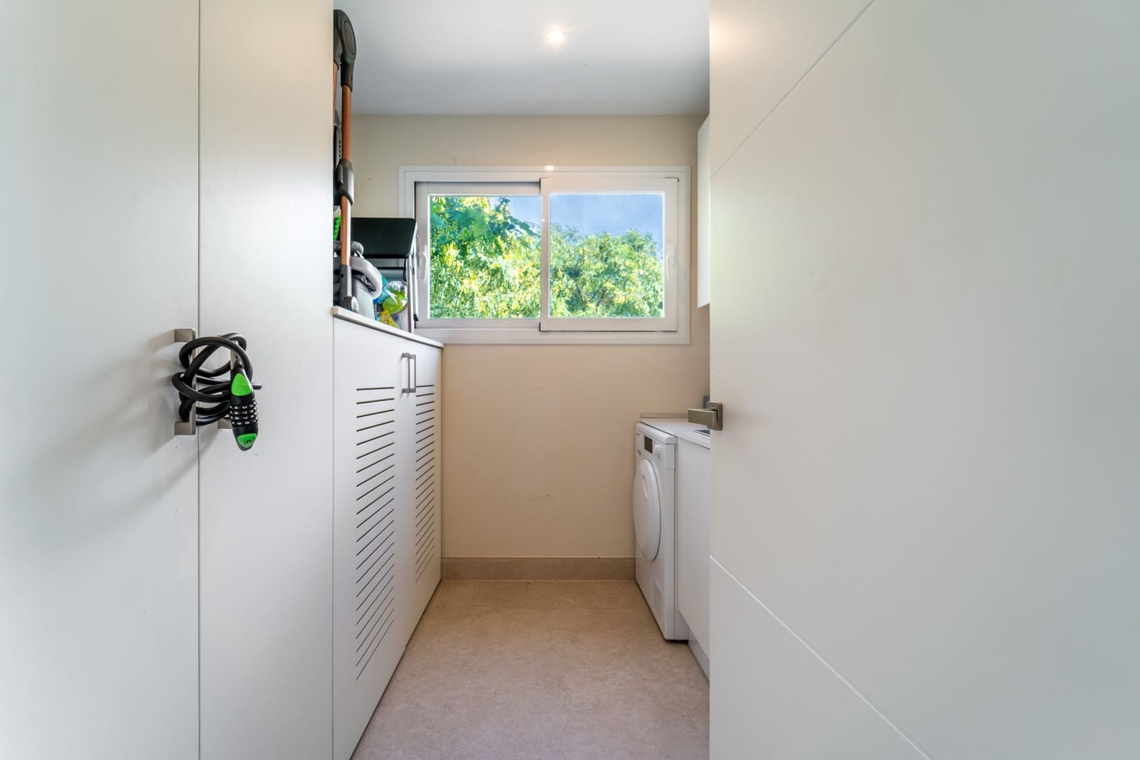 3 sypialnia Apartament do wynajęcia w Marbella z basenem garażem - 9 200 € (Ref: 9296392)