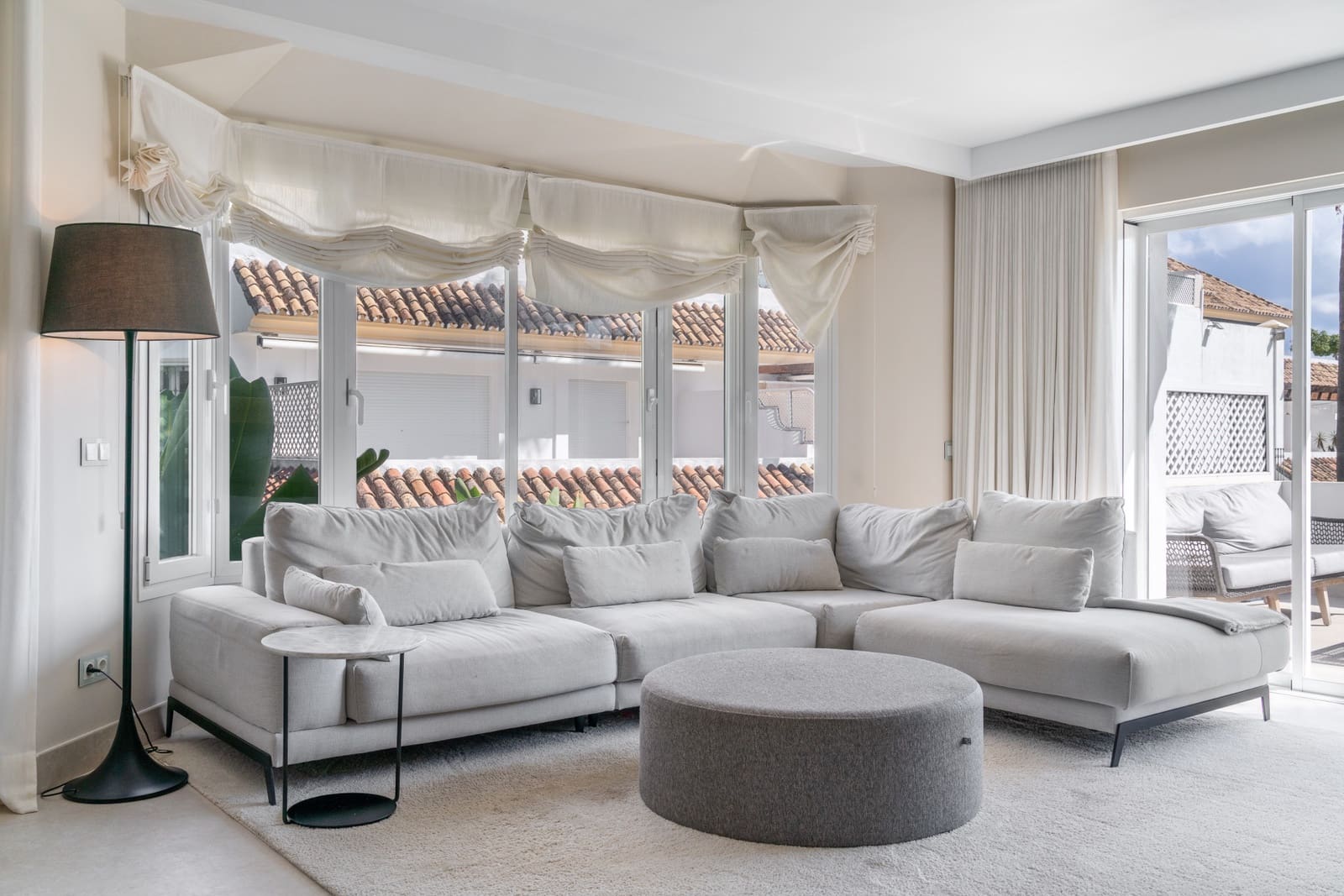 3 sypialnia Apartament do wynajęcia w Marbella z basenem garażem - 9 200 € (Ref: 9296392)