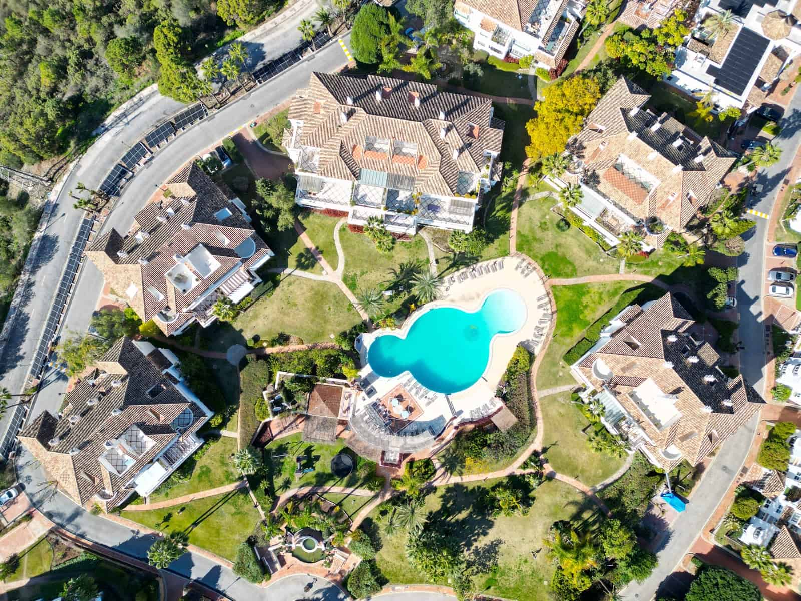 3 sypialnia Apartament do wynajęcia w Marbella z basenem garażem - 9 200 € (Ref: 9296392)