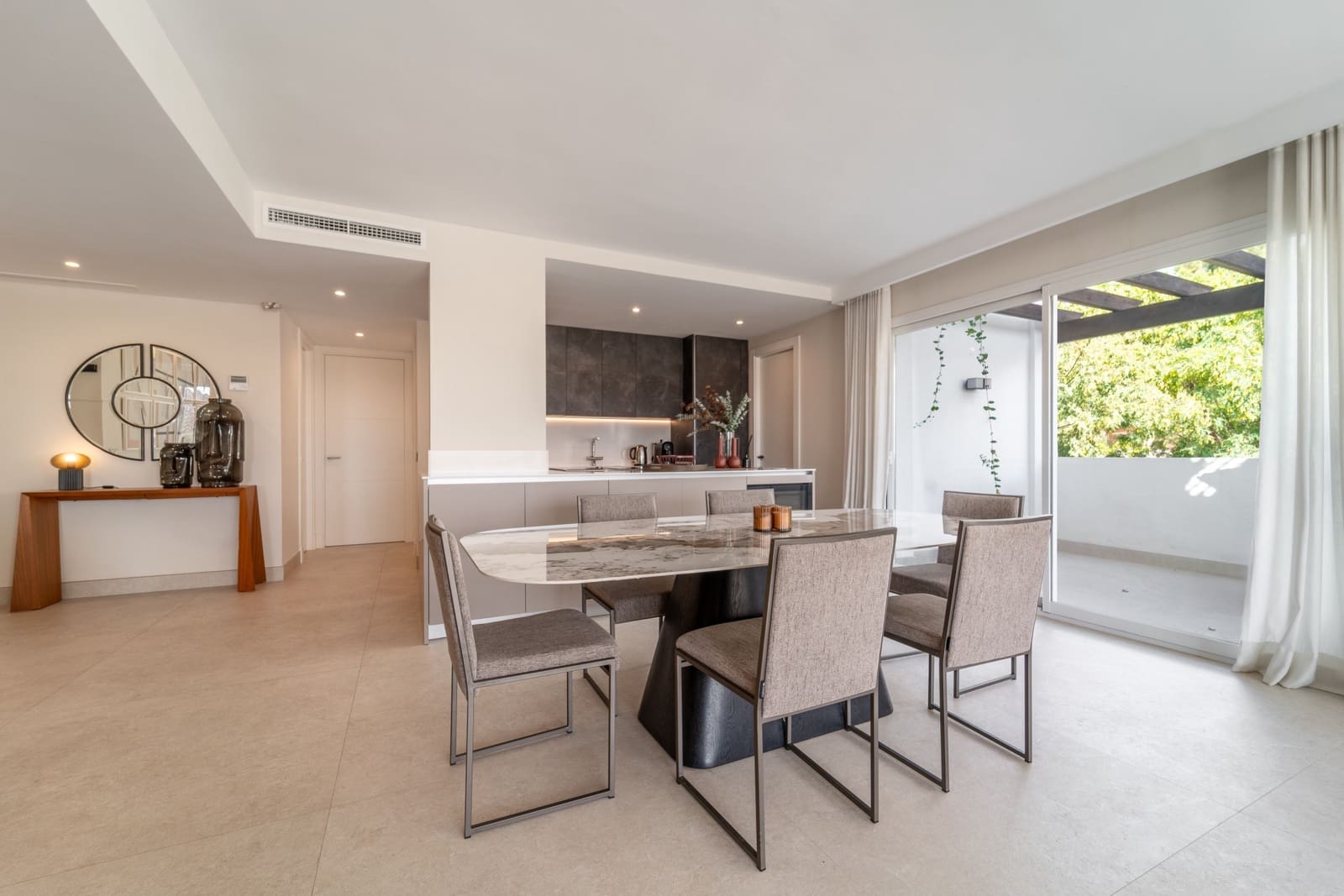 3 bedroom Apartment for rent in Marbella with pool garage - € 9,200 (Ref: 9296392)