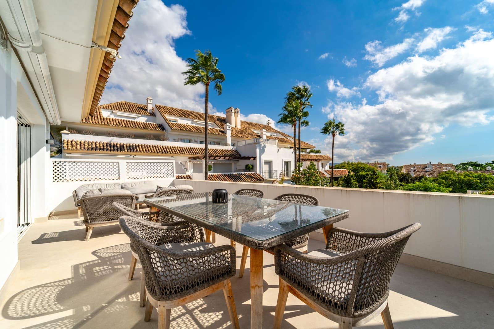 3 bedroom Apartment for rent in Marbella with pool garage - € 9,200 (Ref: 9296392)