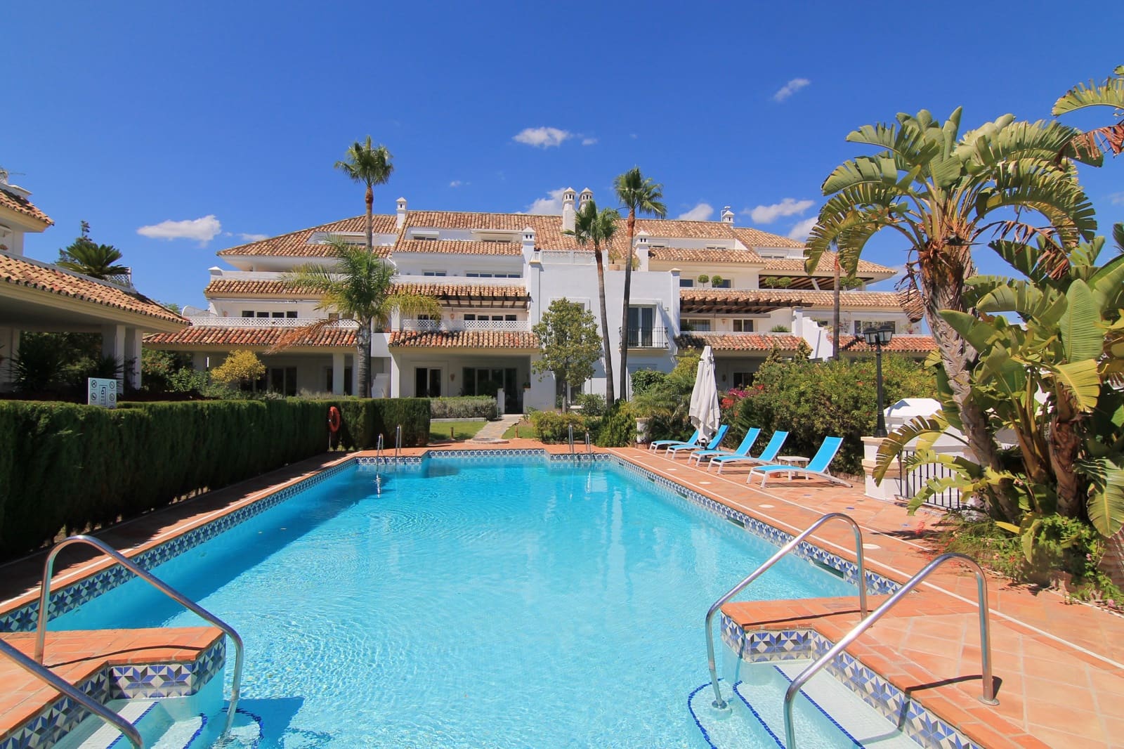 3 bedroom Apartment for rent in Marbella with pool garage - € 9,200 (Ref: 9296392)