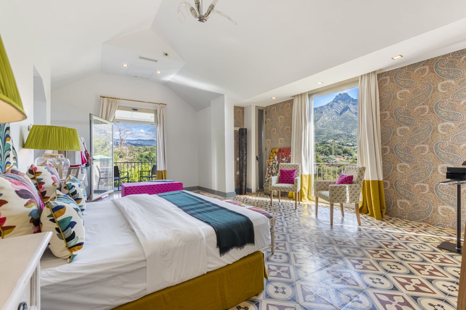 5 bedroom Villa for sale in Marbella with pool garage - € 2,790,000 (Ref: 9297136)