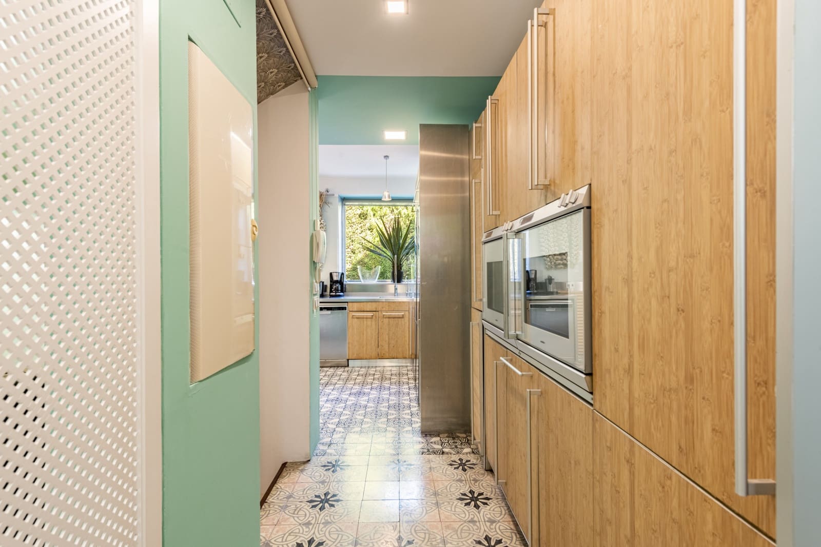 5 bedroom Villa for sale in Marbella with pool garage - € 2,790,000 (Ref: 9297136)