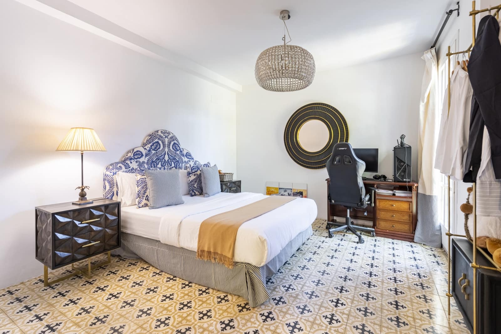 5 bedroom Villa for sale in Marbella with pool garage - € 2,790,000 (Ref: 9297136)