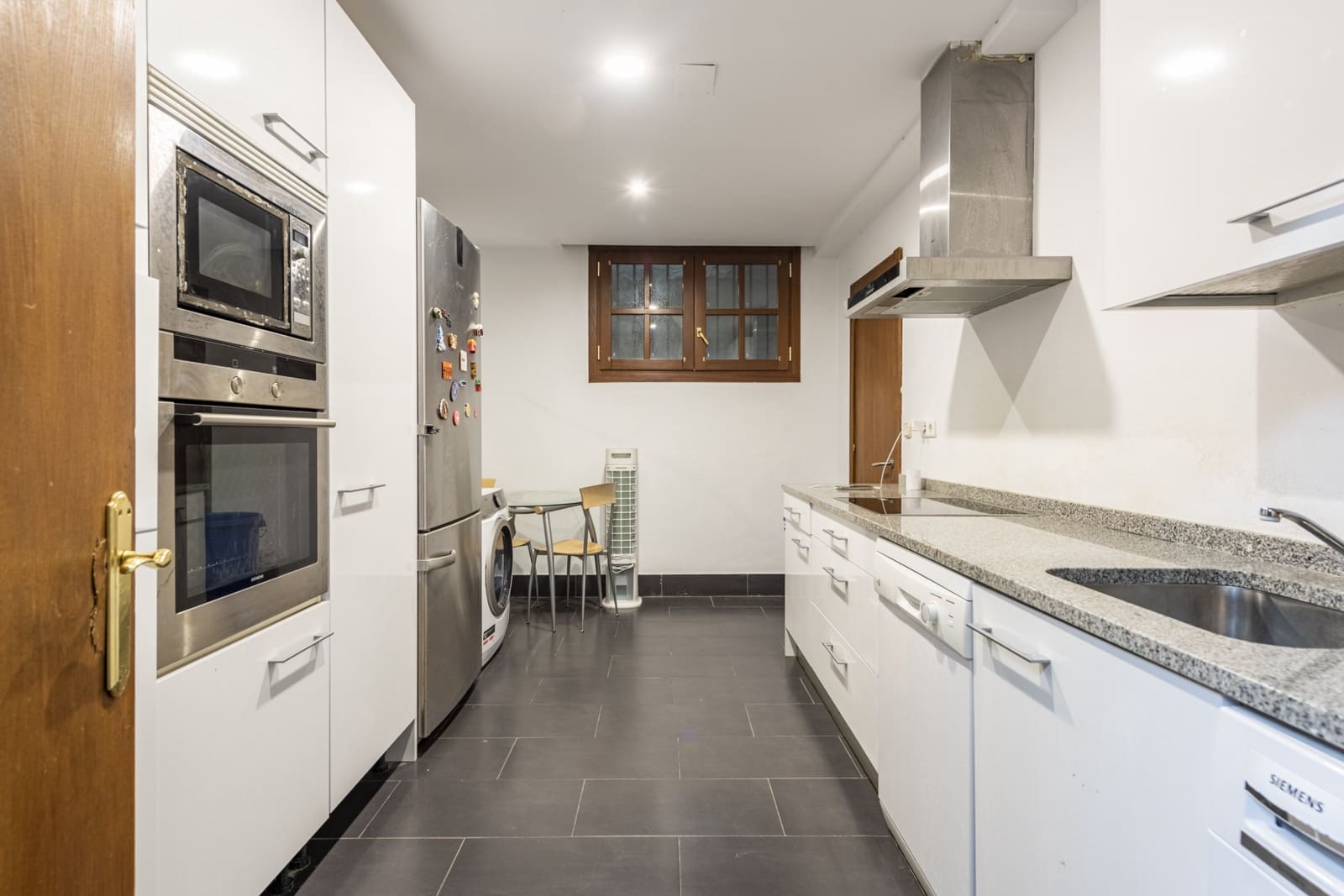 5 bedroom Villa for sale in Marbella with pool garage - € 2,790,000 (Ref: 9297136)