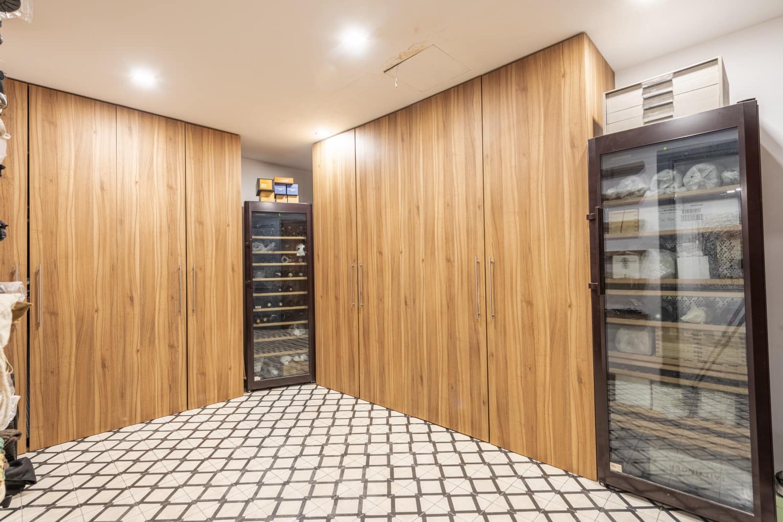 5 bedroom Villa for sale in Marbella with pool garage - € 2,790,000 (Ref: 9297136)