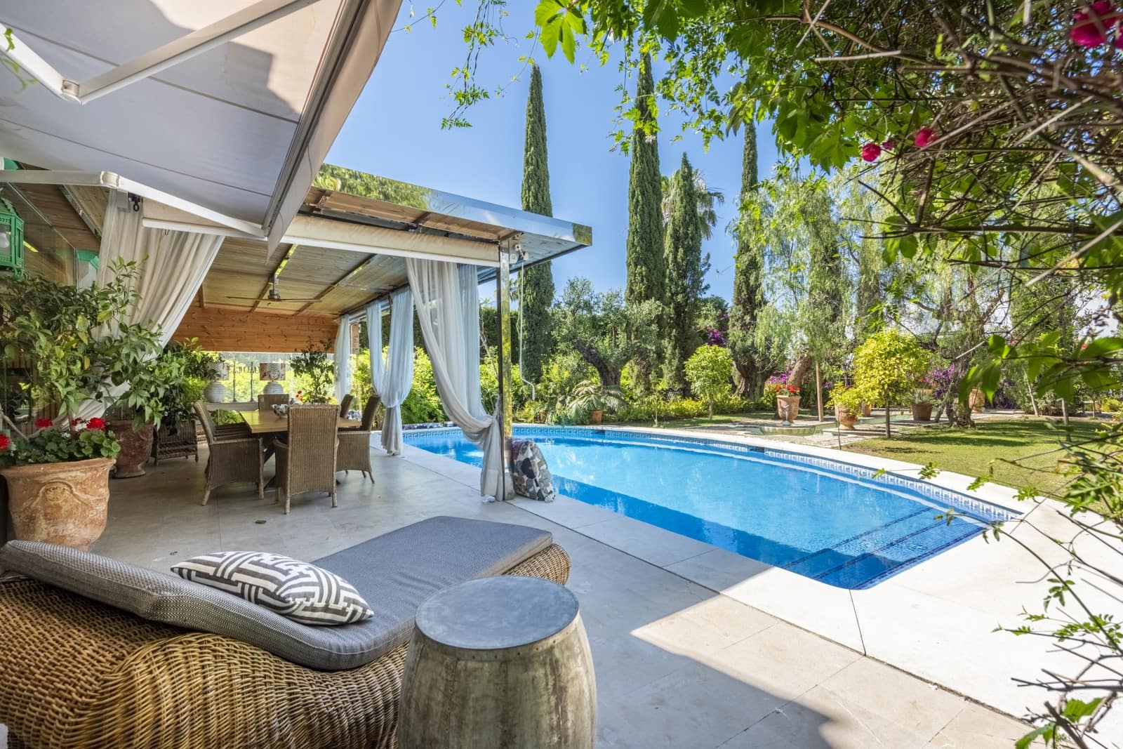 5 bedroom Villa for sale in Marbella with pool garage - € 2,790,000 (Ref: 9297136)