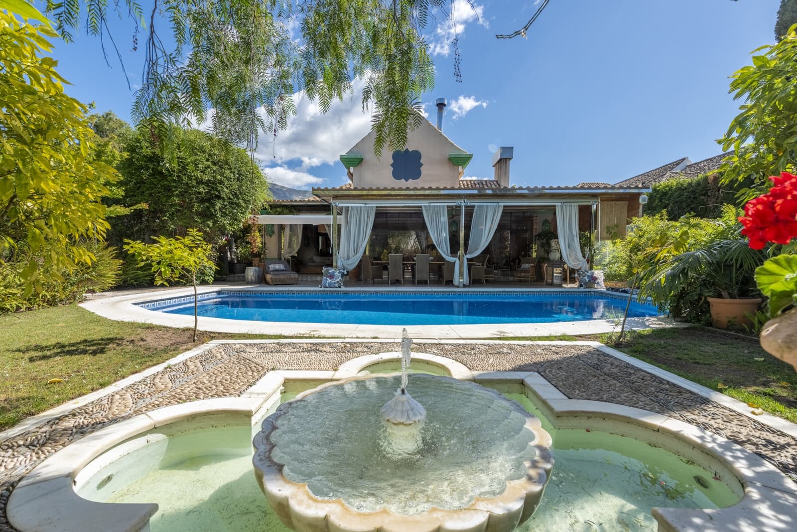 5 bedroom Villa for sale in Marbella with pool garage - € 2,790,000 (Ref: 9297136)