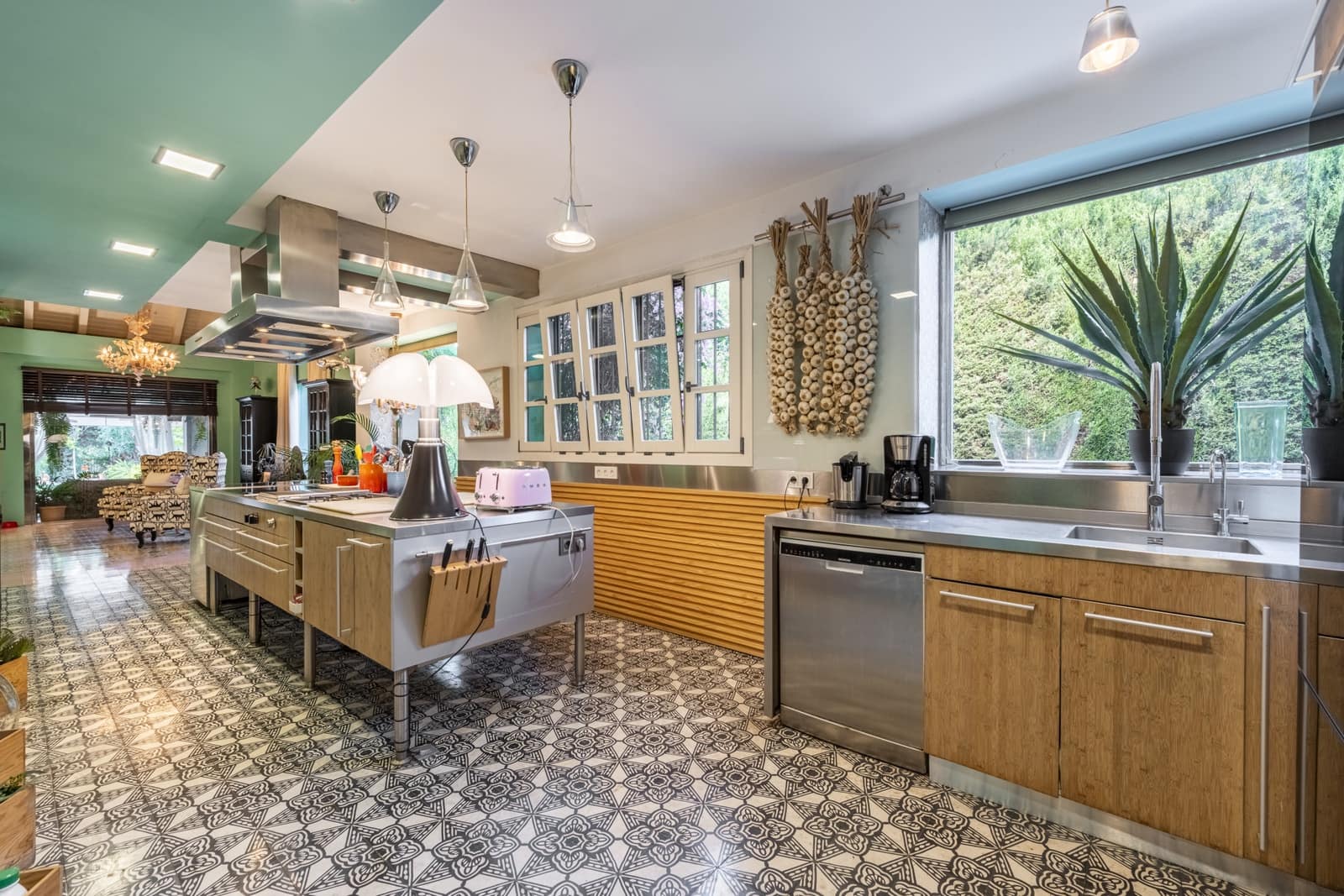 5 bedroom Villa for sale in Marbella with pool garage - € 2,790,000 (Ref: 9297136)