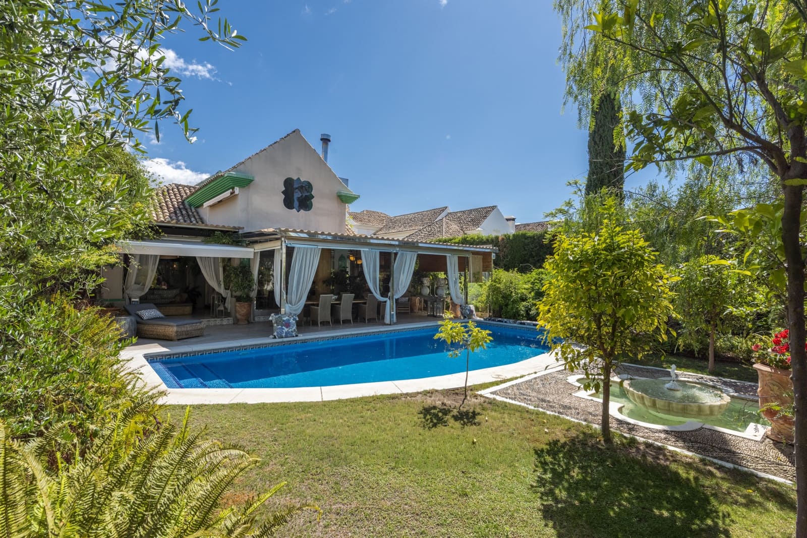 5 bedroom Villa for sale in Marbella with pool garage - € 2,790,000 (Ref: 9297136)
