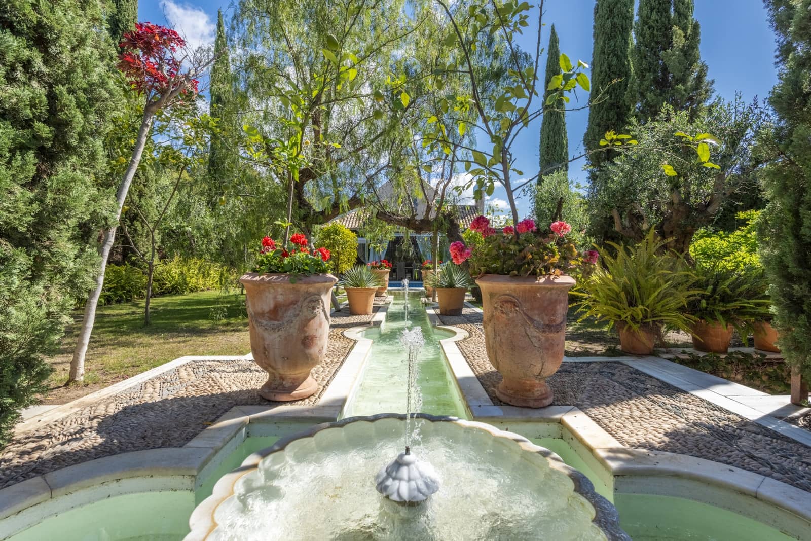 5 bedroom Villa for sale in Marbella with pool garage - € 2,790,000 (Ref: 9297136)