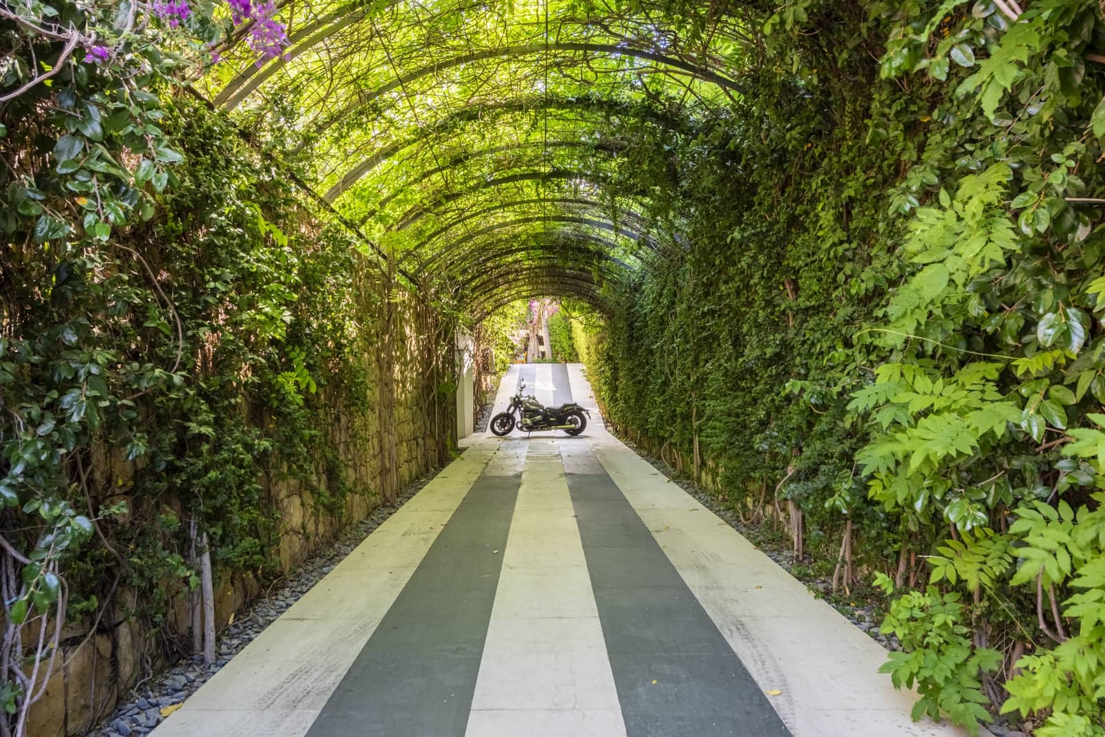 5 bedroom Villa for sale in Marbella with pool garage - € 2,790,000 (Ref: 9297136)