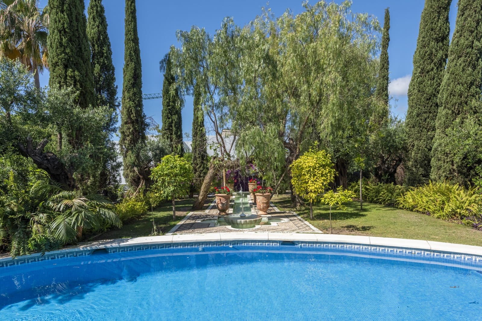 5 bedroom Villa for sale in Marbella with pool garage - € 2,790,000 (Ref: 9297136)