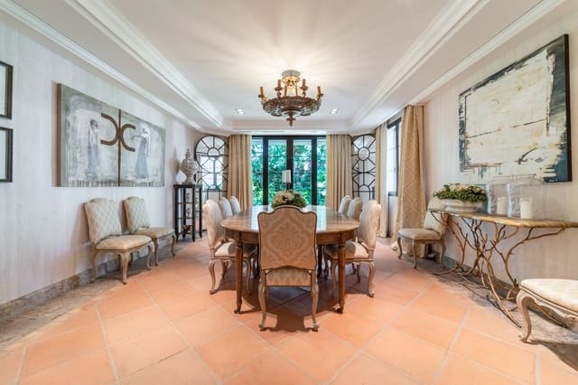 Chalet de 8 habitaciones en Guadalmina Baja, Marbella en venta con piscina garaje - 7.500.000 € (Ref: 9303327)