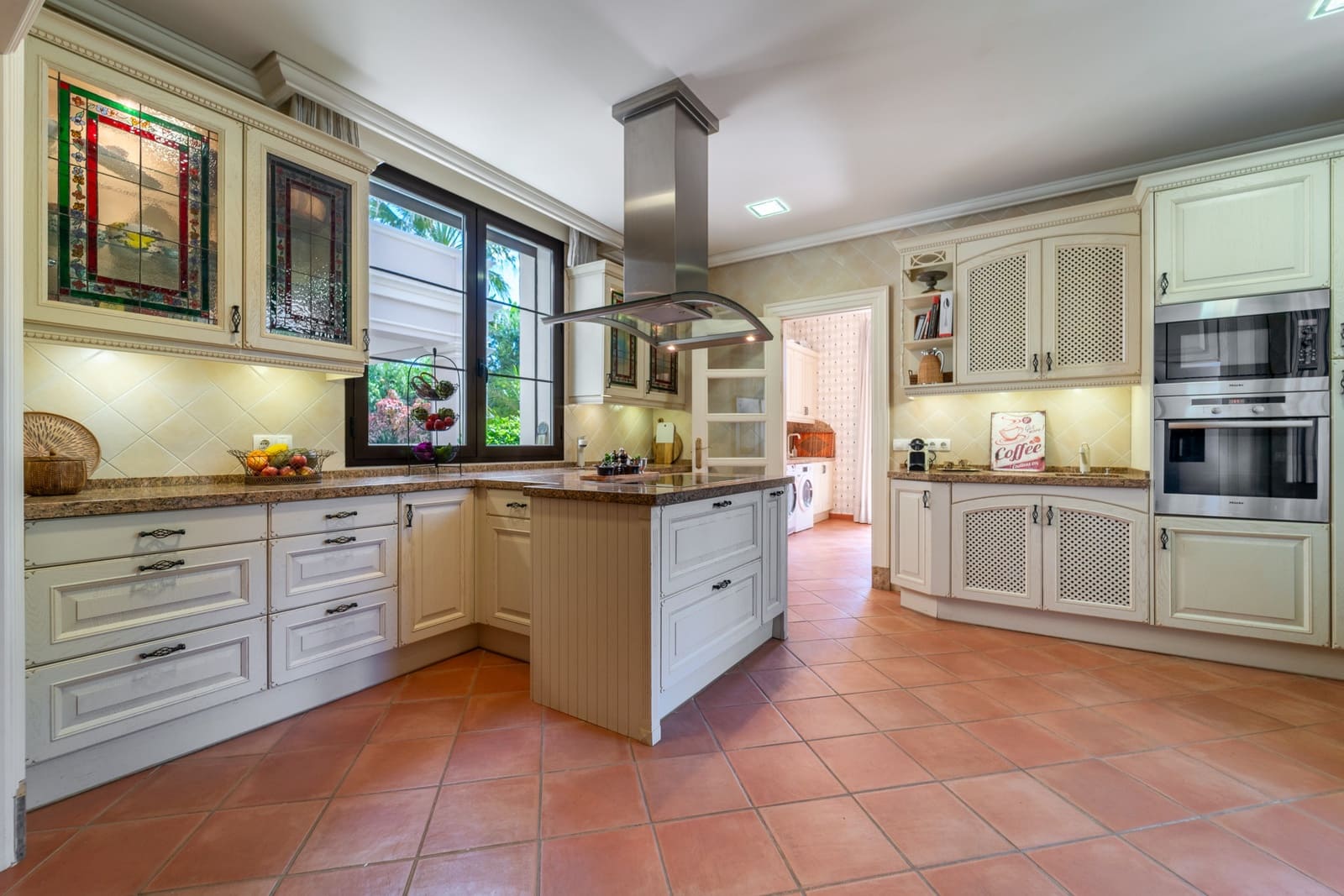 8 bedroom Villa for sale in Guadalmina with pool garage - € 7,500,000 (Ref: 9303327)