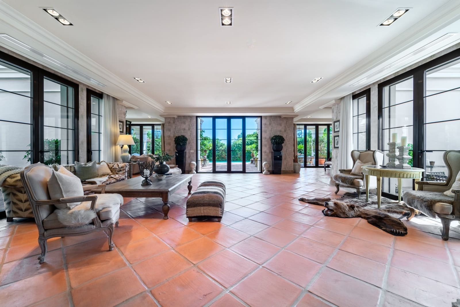 8 bedroom Villa for sale in Guadalmina with pool garage - € 7,500,000 (Ref: 9303327)