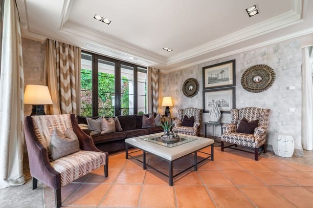 Chalet de 8 habitaciones en Guadalmina Baja, Marbella en venta con piscina garaje - 7.500.000 € (Ref: 9303327)