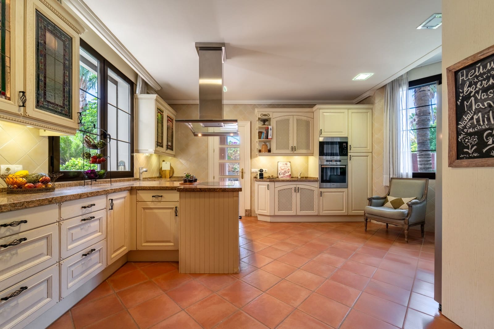 8 bedroom Villa for sale in Guadalmina with pool garage - € 7,500,000 (Ref: 9303327)