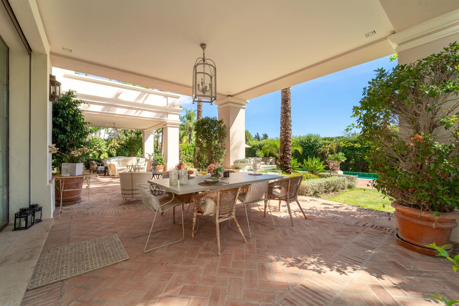 8 bedroom Villa for sale in Guadalmina with pool garage - € 7,500,000 (Ref: 9303327)