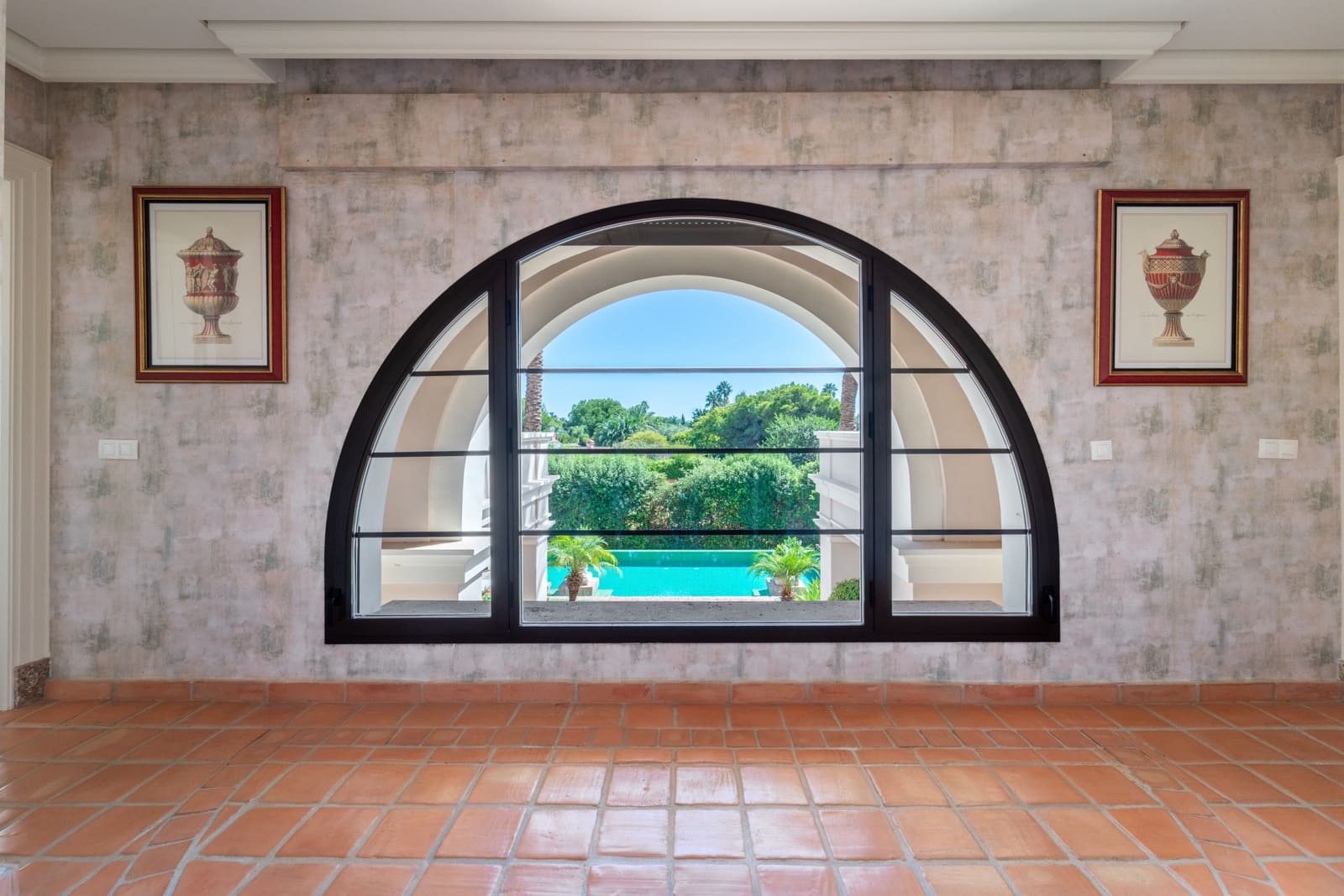 8 bedroom Villa for sale in Guadalmina with pool garage - € 7,500,000 (Ref: 9303327)