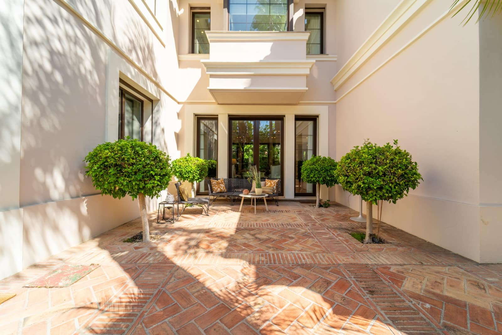 8 bedroom Villa for sale in Guadalmina with pool garage - € 7,500,000 (Ref: 9303327)