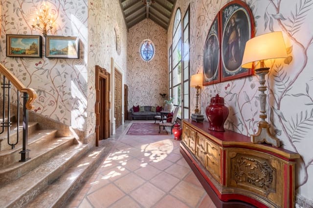 Chalet de 8 habitaciones en Guadalmina Baja, Marbella en venta con piscina garaje - 7.500.000 € (Ref: 9303327)