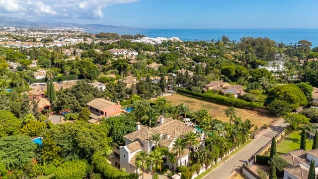 Chalet de 8 habitaciones en Guadalmina Baja, Marbella en venta con piscina garaje - 7.500.000 € (Ref: 9303327)