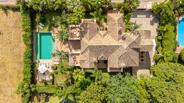 Chalet de 8 habitaciones en Guadalmina Baja, Marbella en venta con piscina garaje - 7.500.000 € (Ref: 9303327)