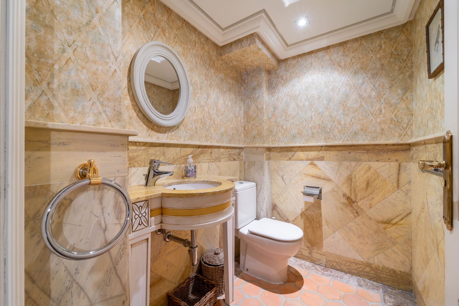 8 bedroom Villa for sale in Guadalmina with pool garage - € 7,500,000 (Ref: 9303327)