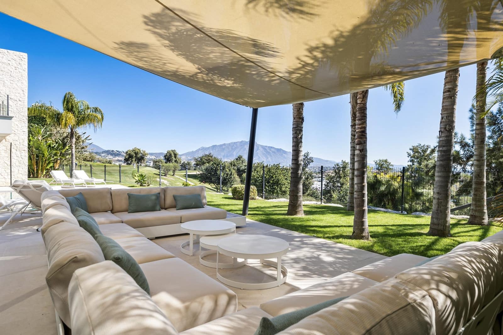 5 quarto Moradia para venda em Benahavis com piscina garagem - 4 950 000 € (Ref: 9303328)