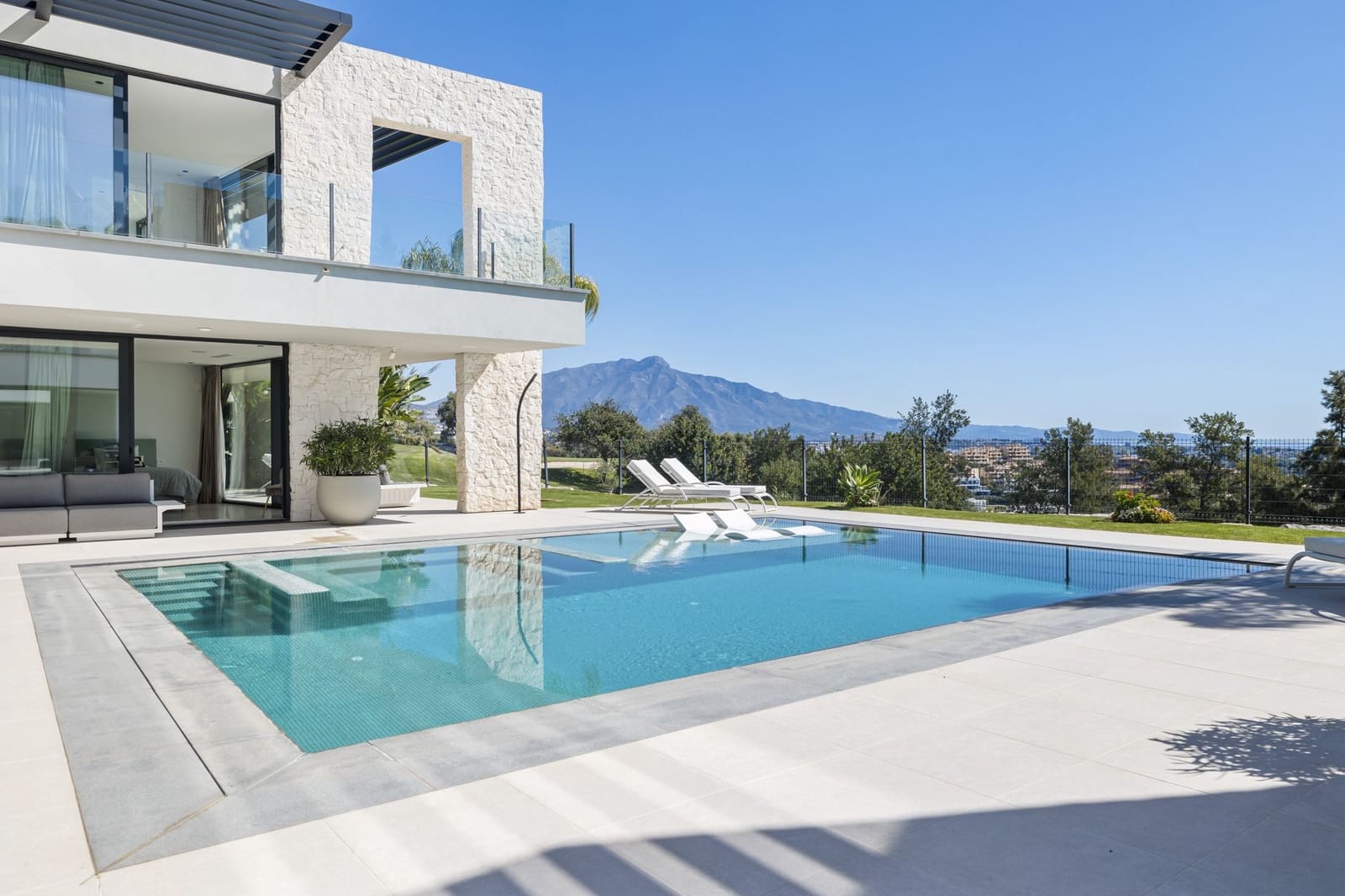 5 sovrum Villa till salu i Benahavis med pool garage - 4 250 000 € (Ref: 9303328)