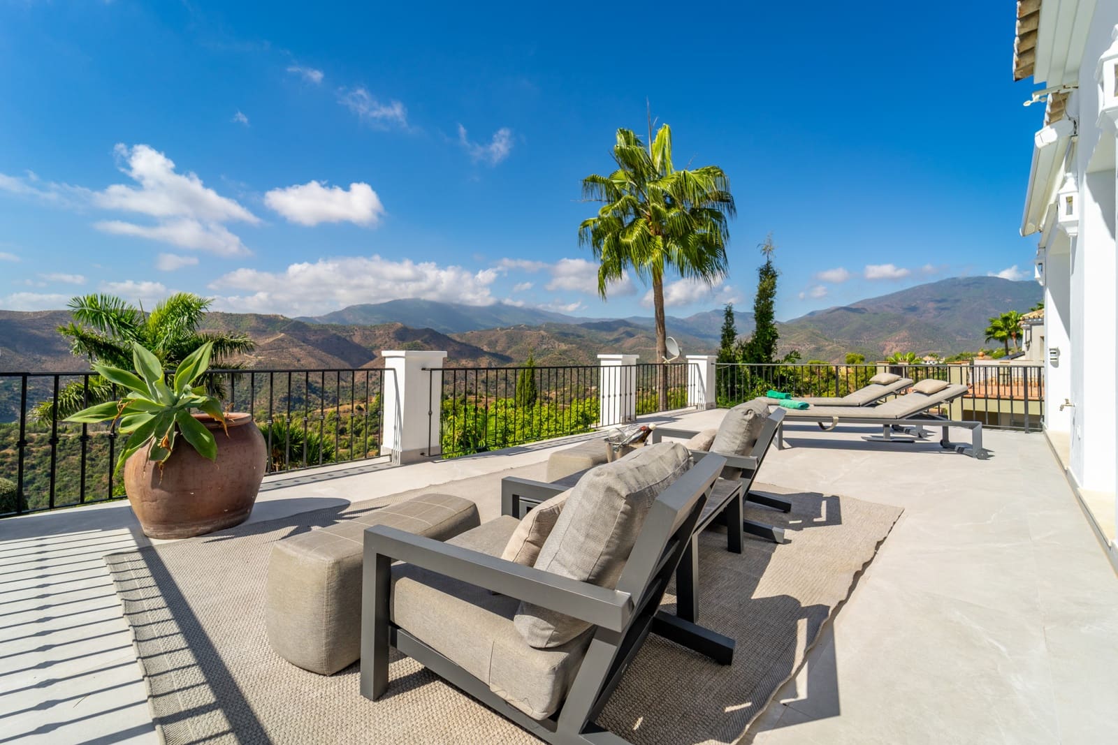 3 chambre Villa/Maison à vendre à Istan avec piscine garage - 1 695 000 € (Ref: 9303329)