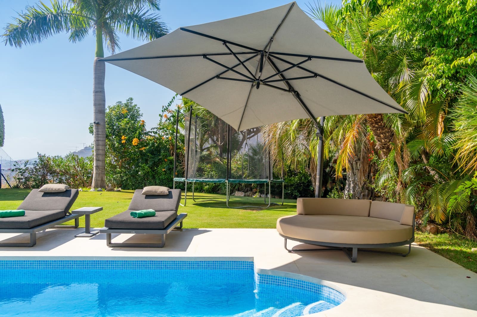 3 chambre Villa/Maison à vendre à Istan avec piscine garage - 1 695 000 € (Ref: 9303329)