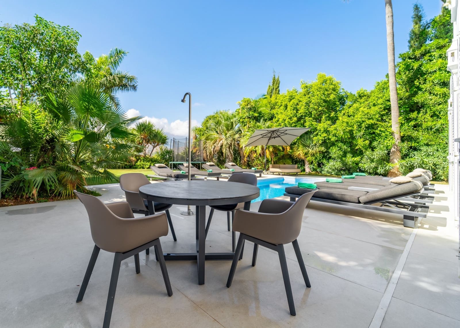 3 chambre Villa/Maison à vendre à Istan avec piscine garage - 1 695 000 € (Ref: 9303329)