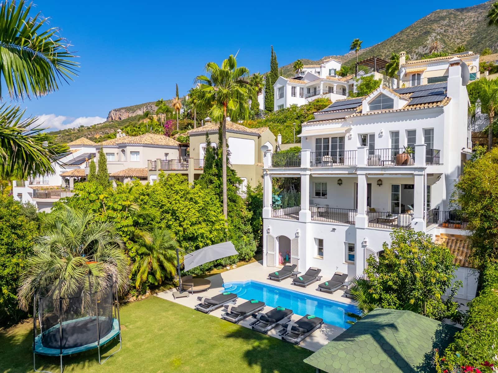 3 chambre Villa/Maison à vendre à Istan avec piscine garage - 1 695 000 € (Ref: 9303329)