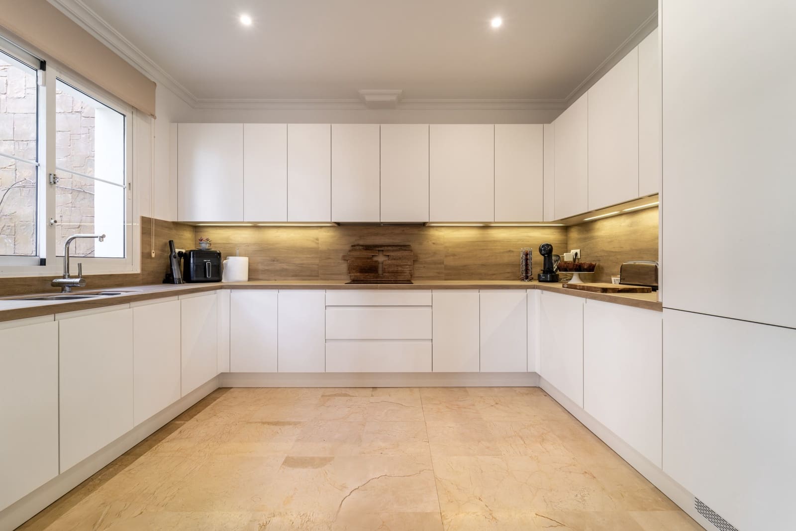 3 quarto Moradia para venda em Istan com piscina garagem - 1 695 000 € (Ref: 9303329)