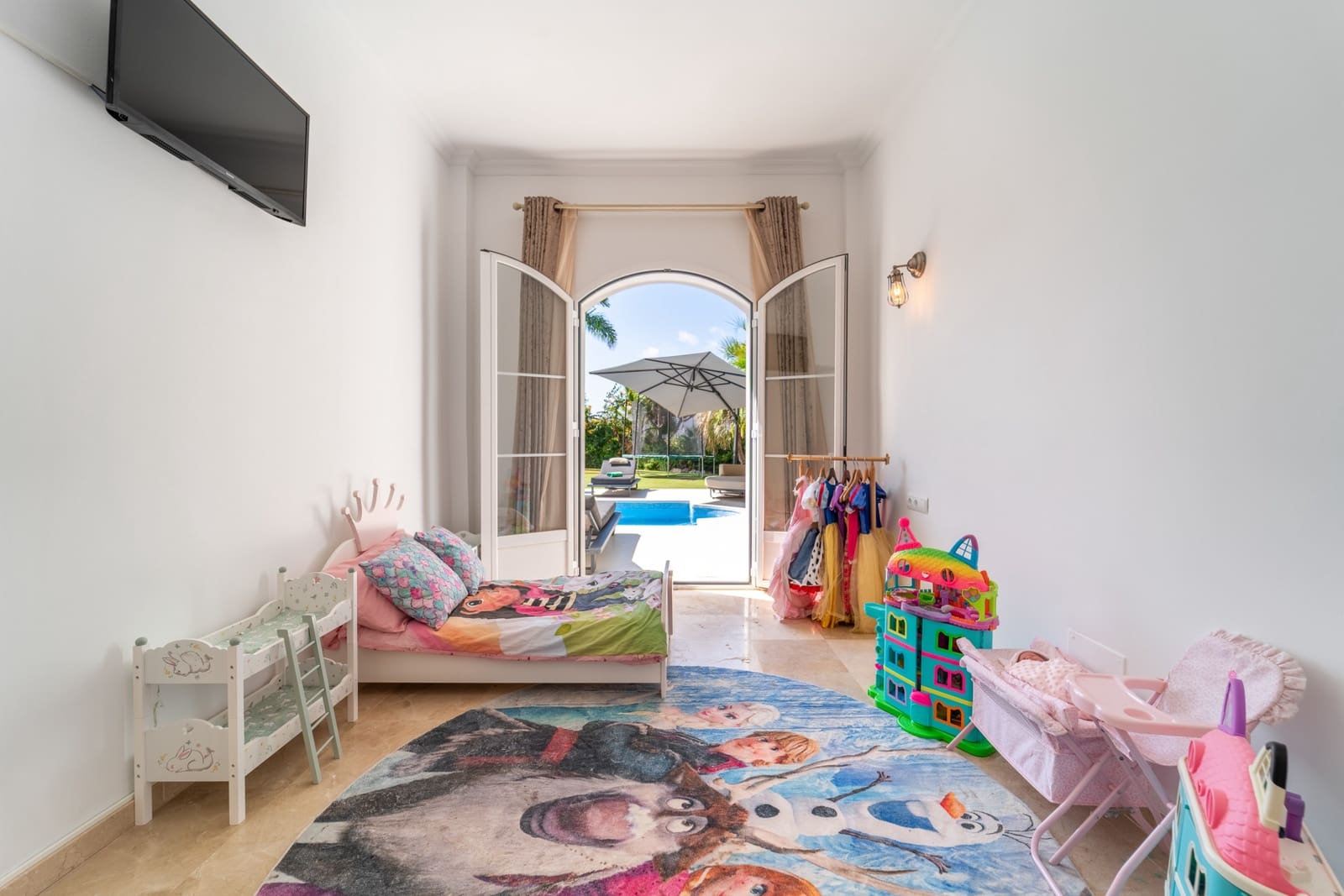 3 quarto Moradia para venda em Istan com piscina garagem - 1 695 000 € (Ref: 9303329)