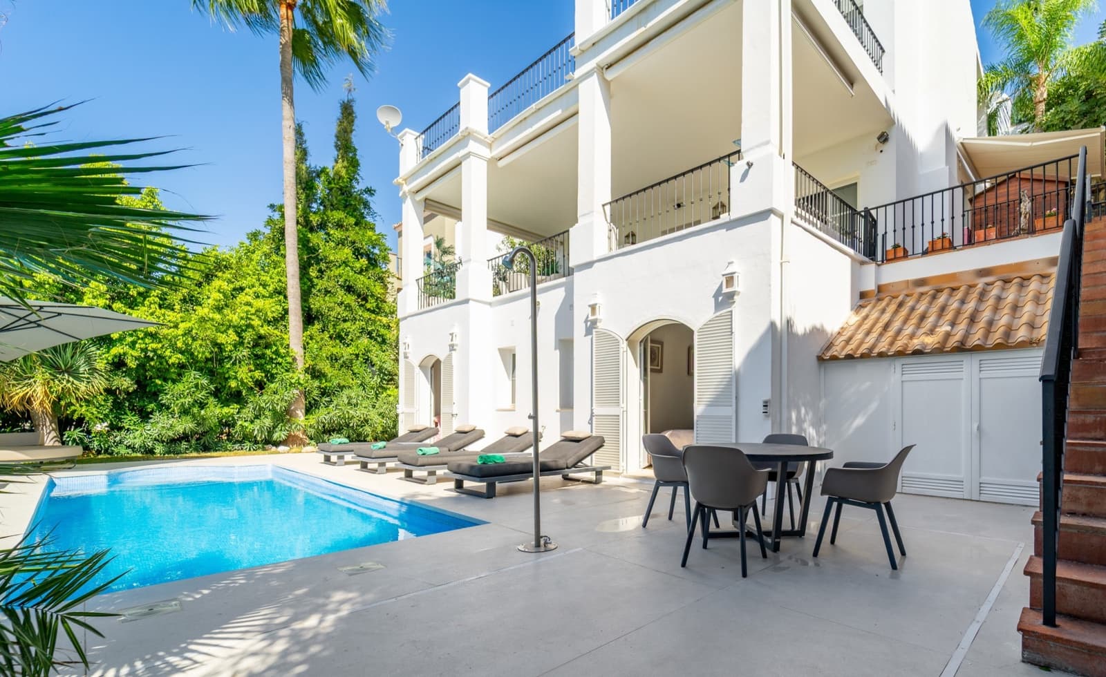 3 quarto Moradia para venda em Istan com piscina garagem - 1 695 000 € (Ref: 9303329)