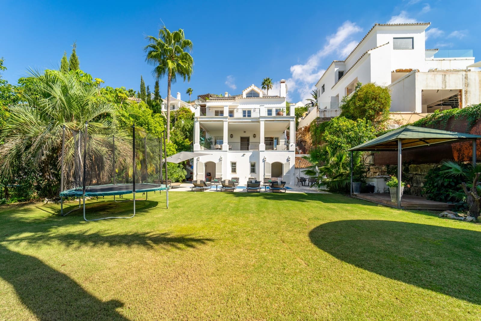 3 quarto Moradia para venda em Istan com piscina garagem - 1 695 000 € (Ref: 9303329)