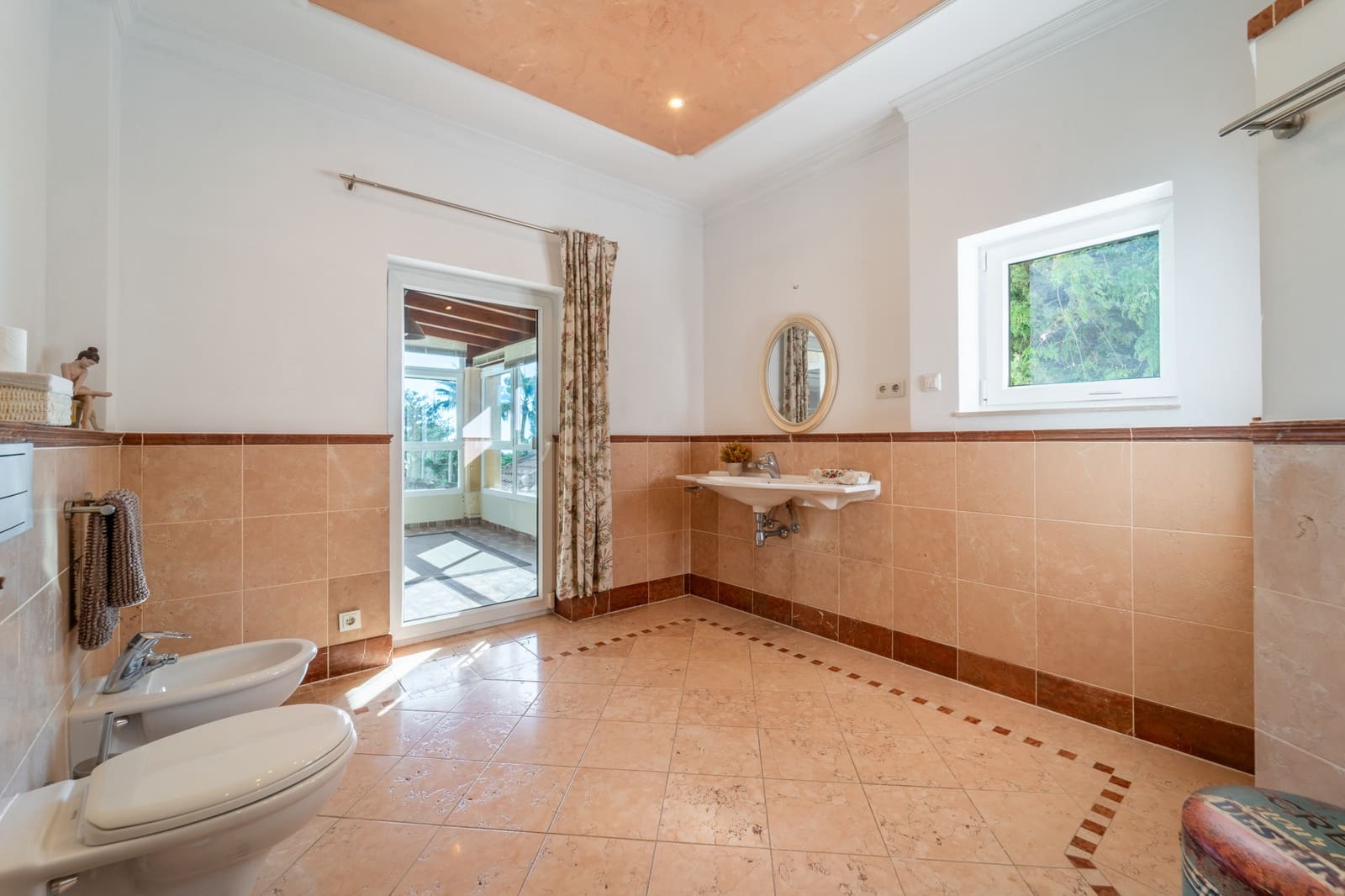 5 bedroom Villa for sale in Marbella with pool garage - € 1,900,000 (Ref: 9303331)