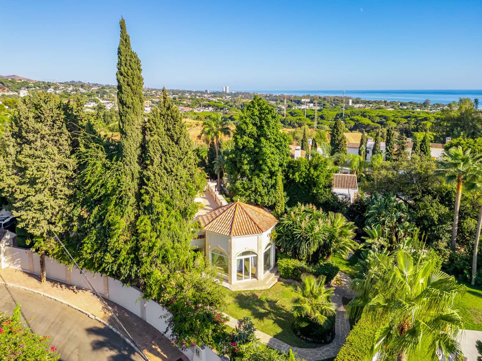 5 bedroom Villa for sale in Marbella with pool garage - € 1,900,000 (Ref: 9303331)