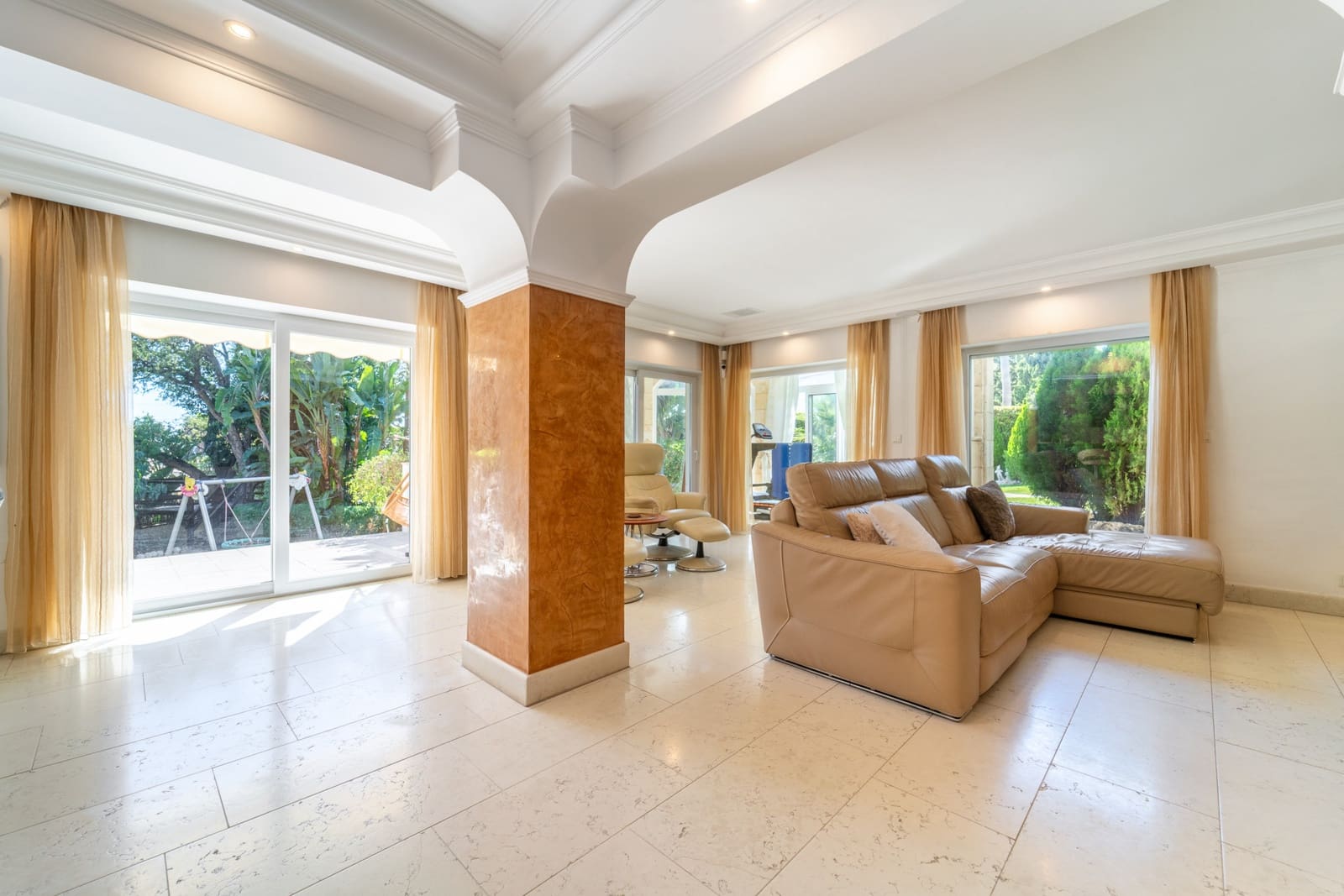 5 soveværelse Villa til salg i Marbella med swimmingpool garage - € 1.695.000 (Ref: 9303331)