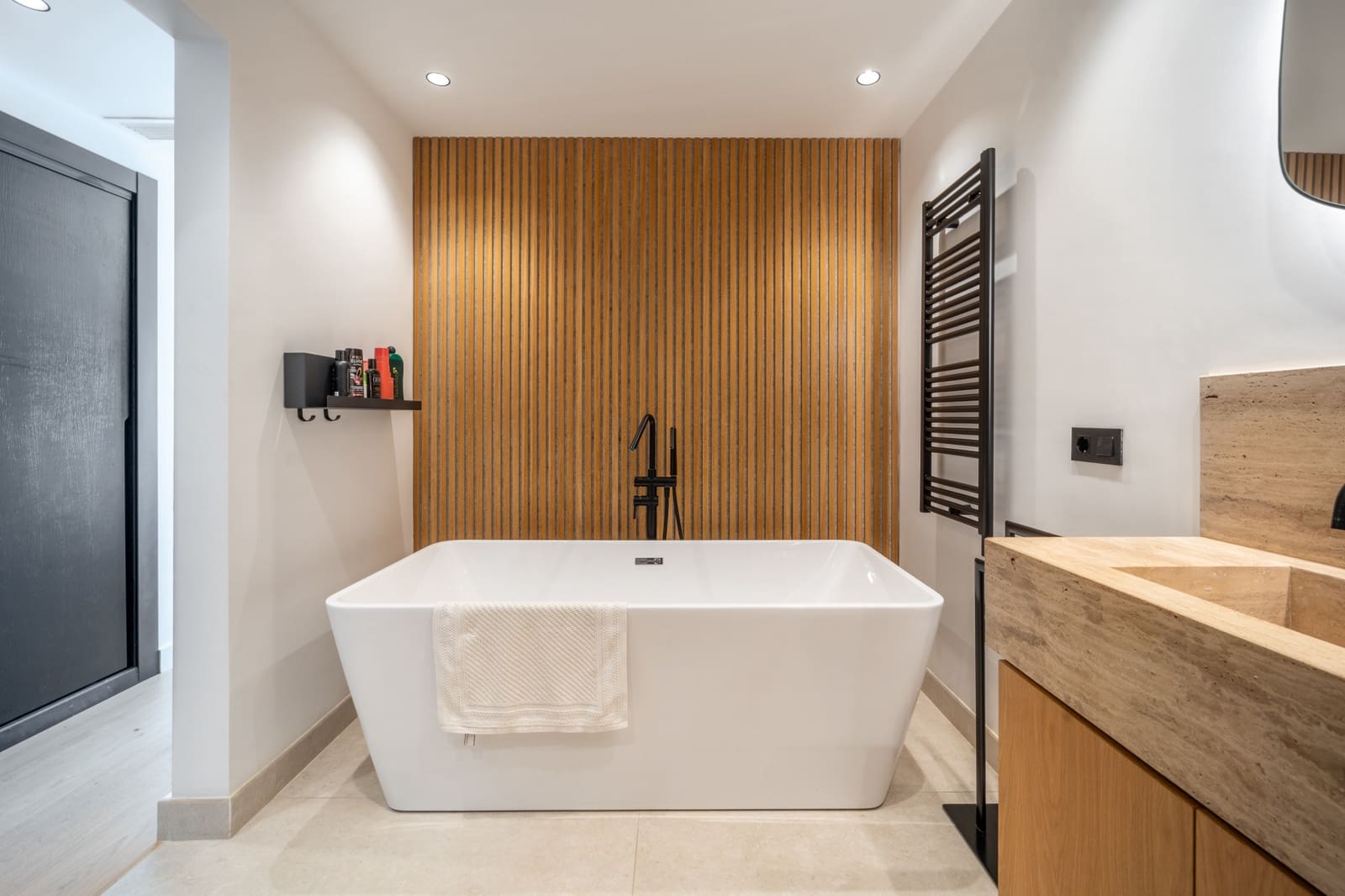 3 bedroom Apartment for rent in Marbella with pool garage - € 13,000 (Ref: 9312035)