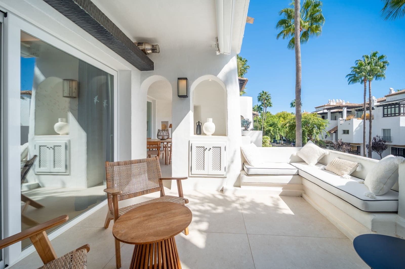 3 bedroom Apartment for rent in Marbella with pool garage - € 13,000 (Ref: 9312035)
