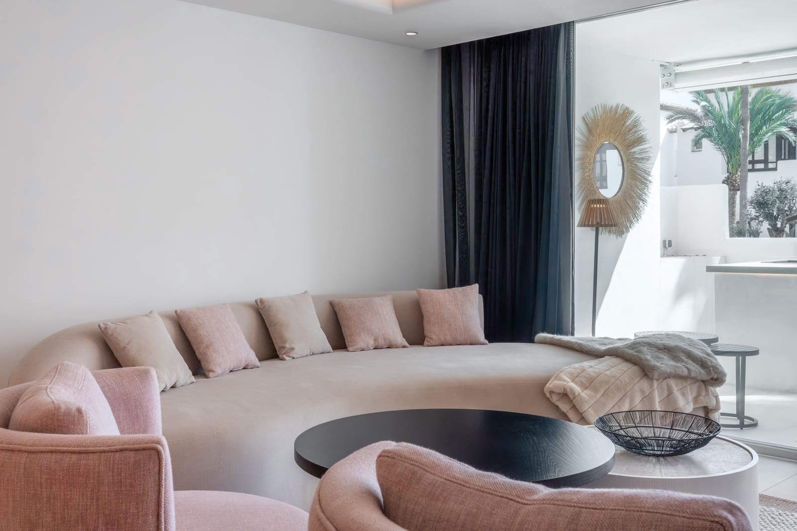 3 bedroom Apartment for rent in Marbella with pool garage - € 13,000 (Ref: 9312035)