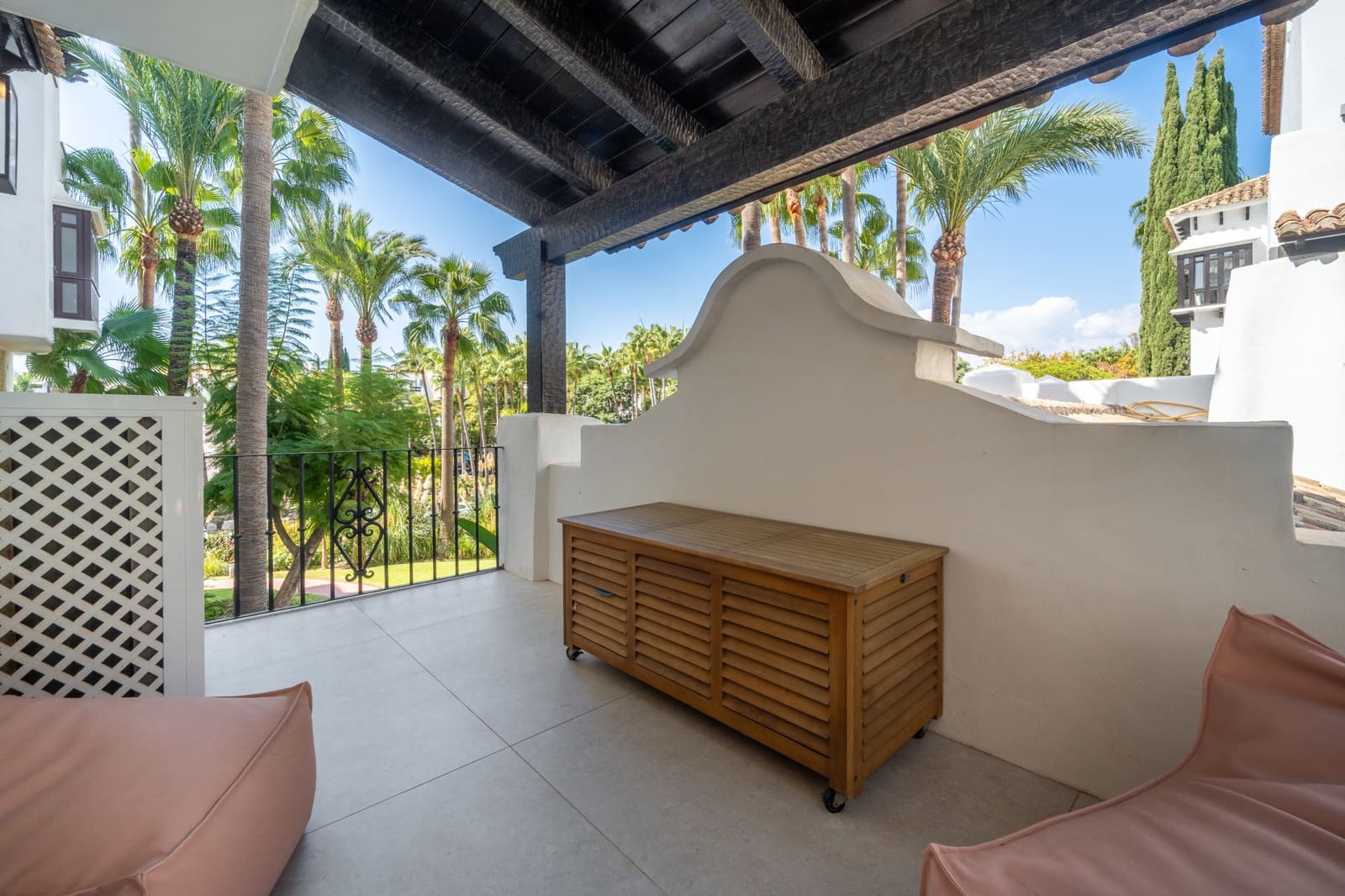 3 bedroom Apartment for rent in Marbella with pool garage - € 13,000 (Ref: 9312035)