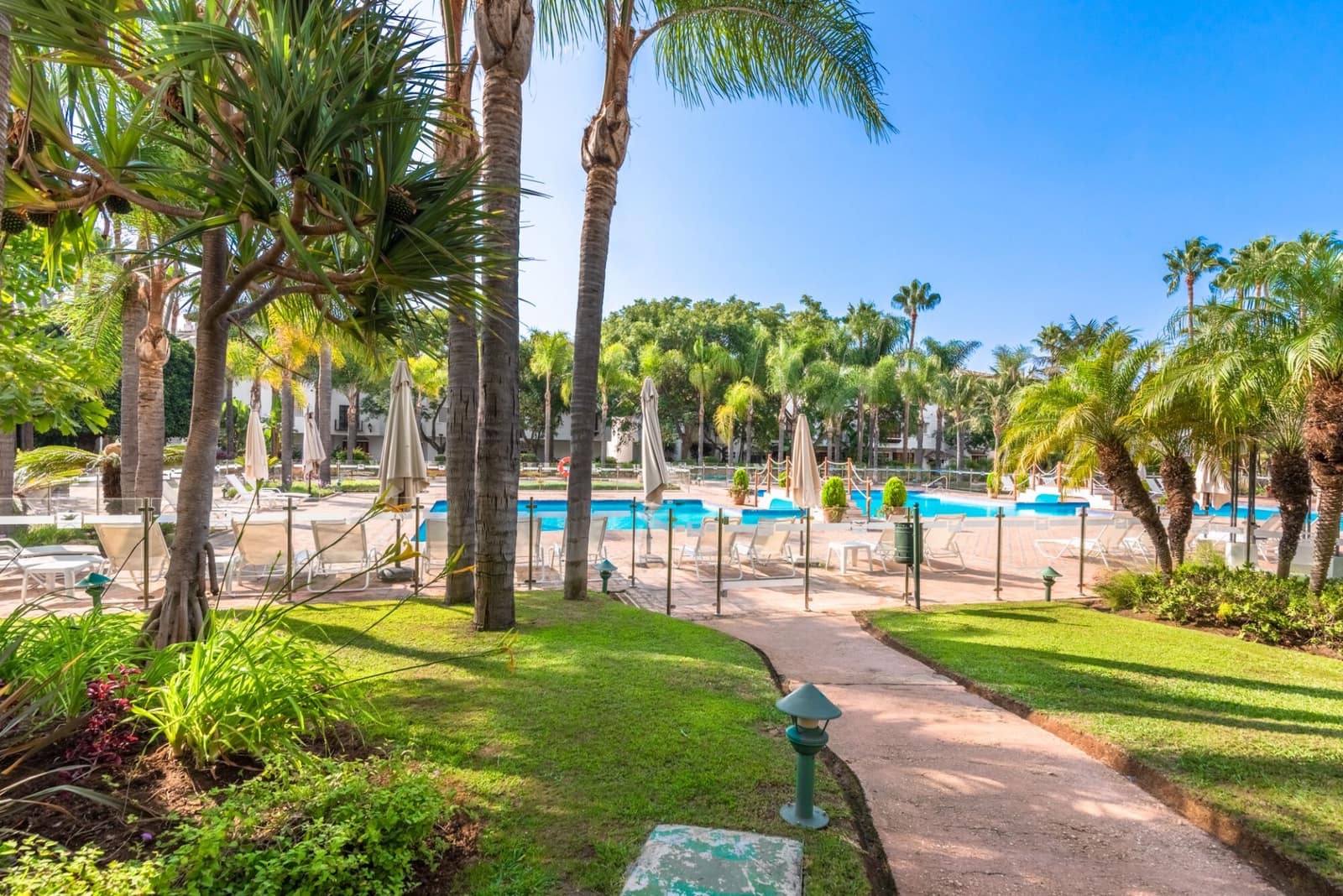 3 bedroom Apartment for rent in Marbella with pool garage - € 13,000 (Ref: 9312035)